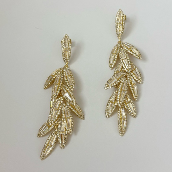Eden Earrings - Picture 1 of 4